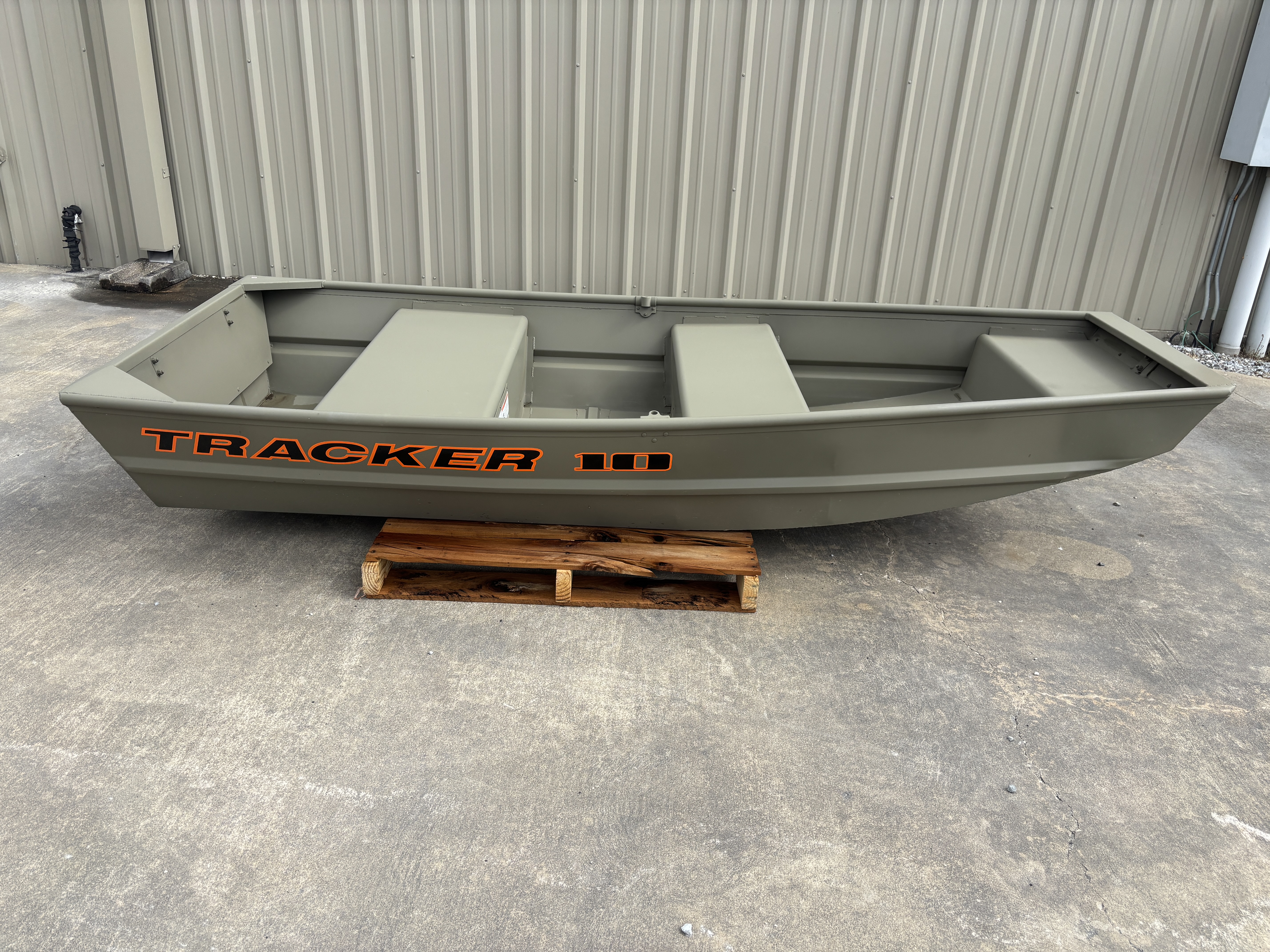 2026 Tracker T1036 UTILITY BOAT