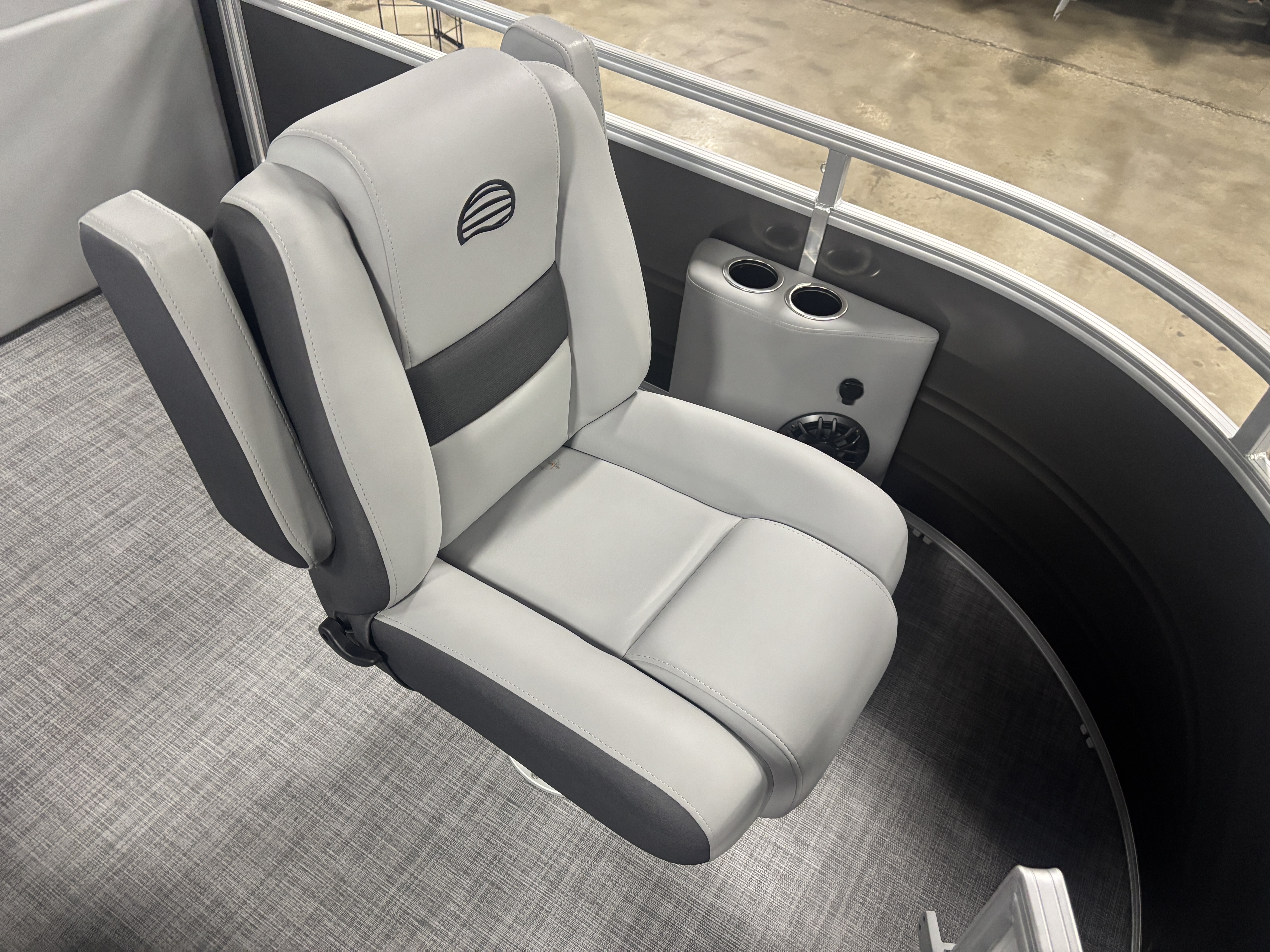 2027 Sun Tracker SF20 PONTOON BOAT