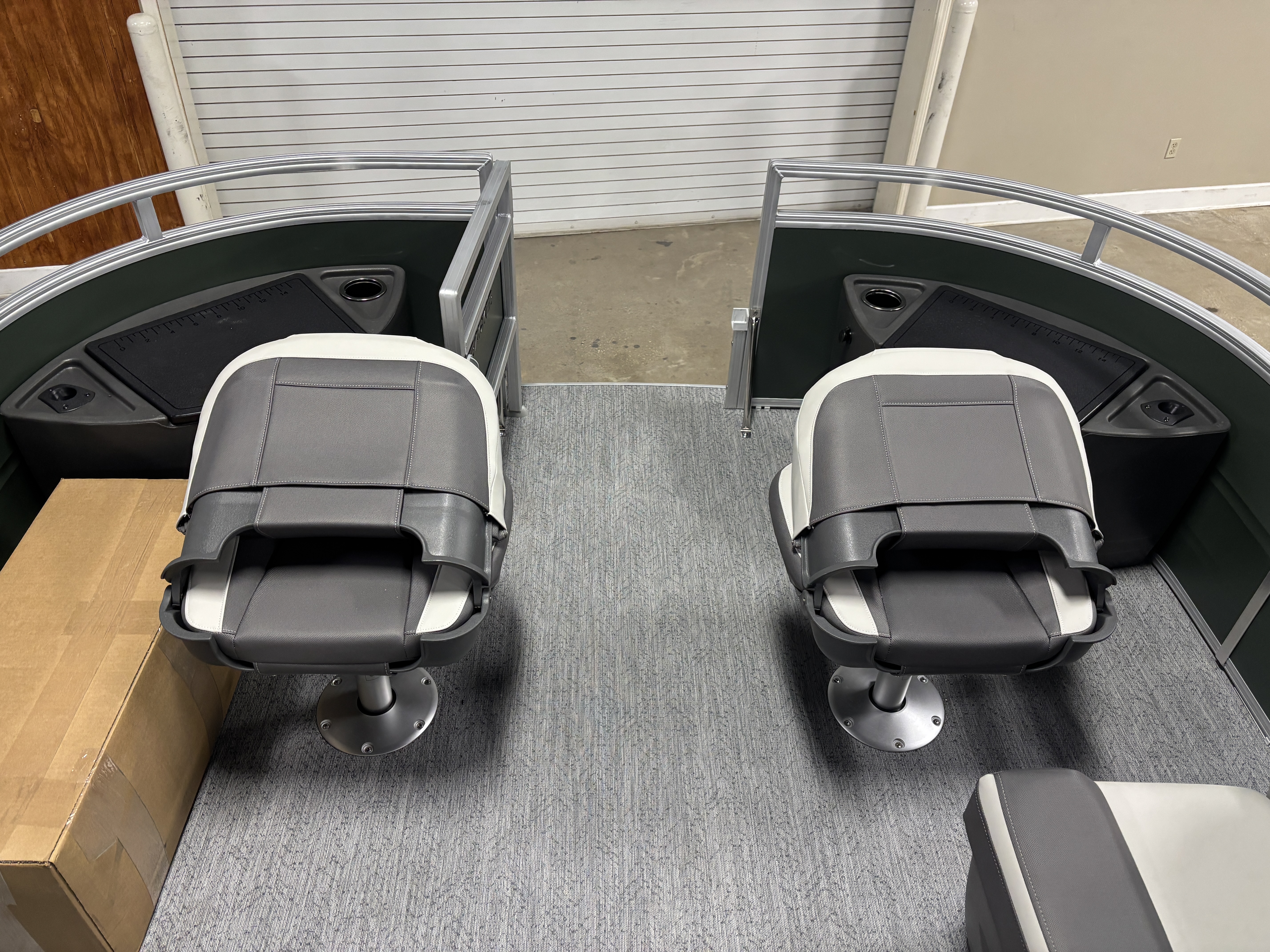 2027 Sun Tracker SFB20 PONTOON BOAT