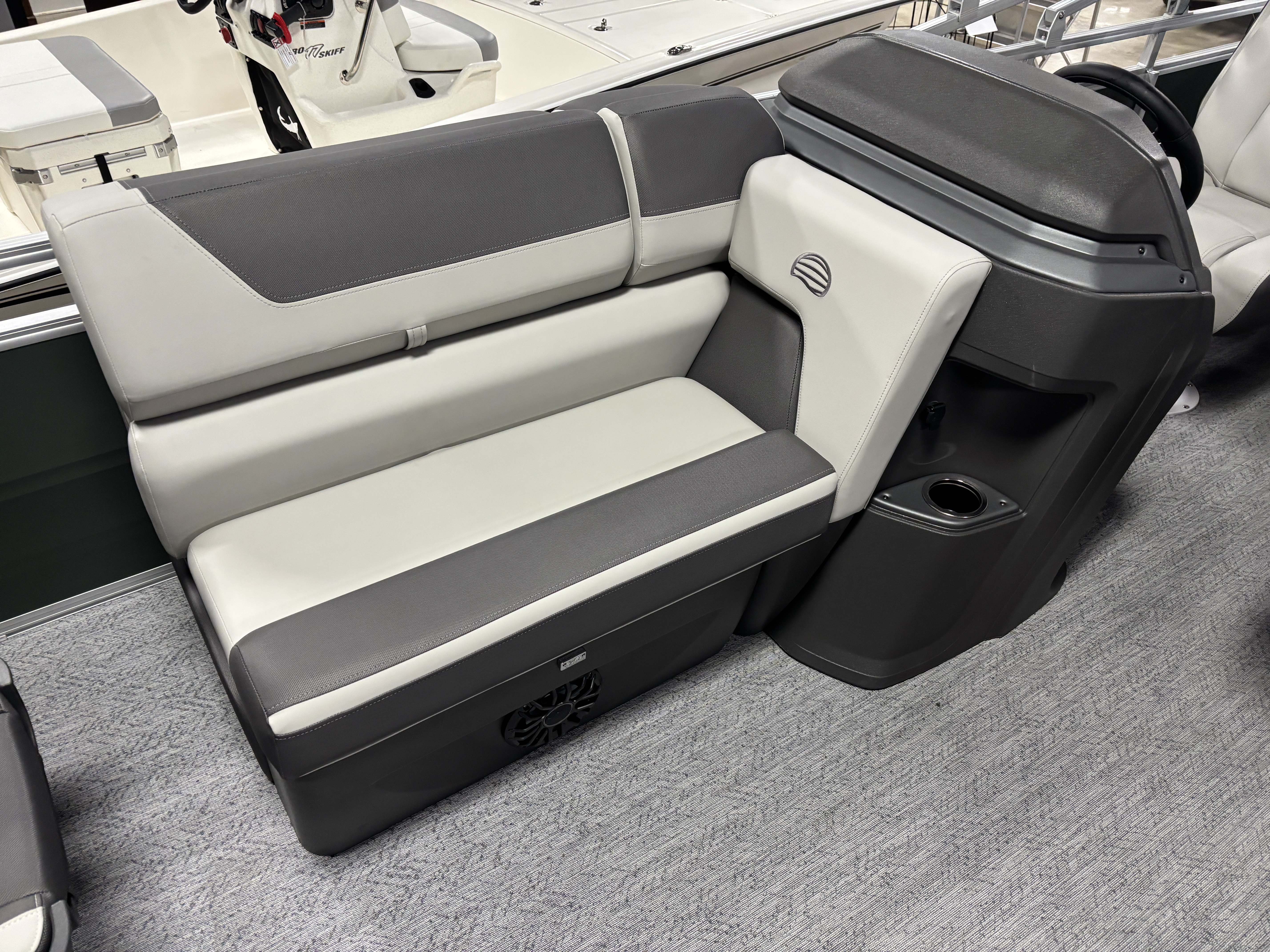 2027 Sun Tracker SFB20 PONTOON BOAT