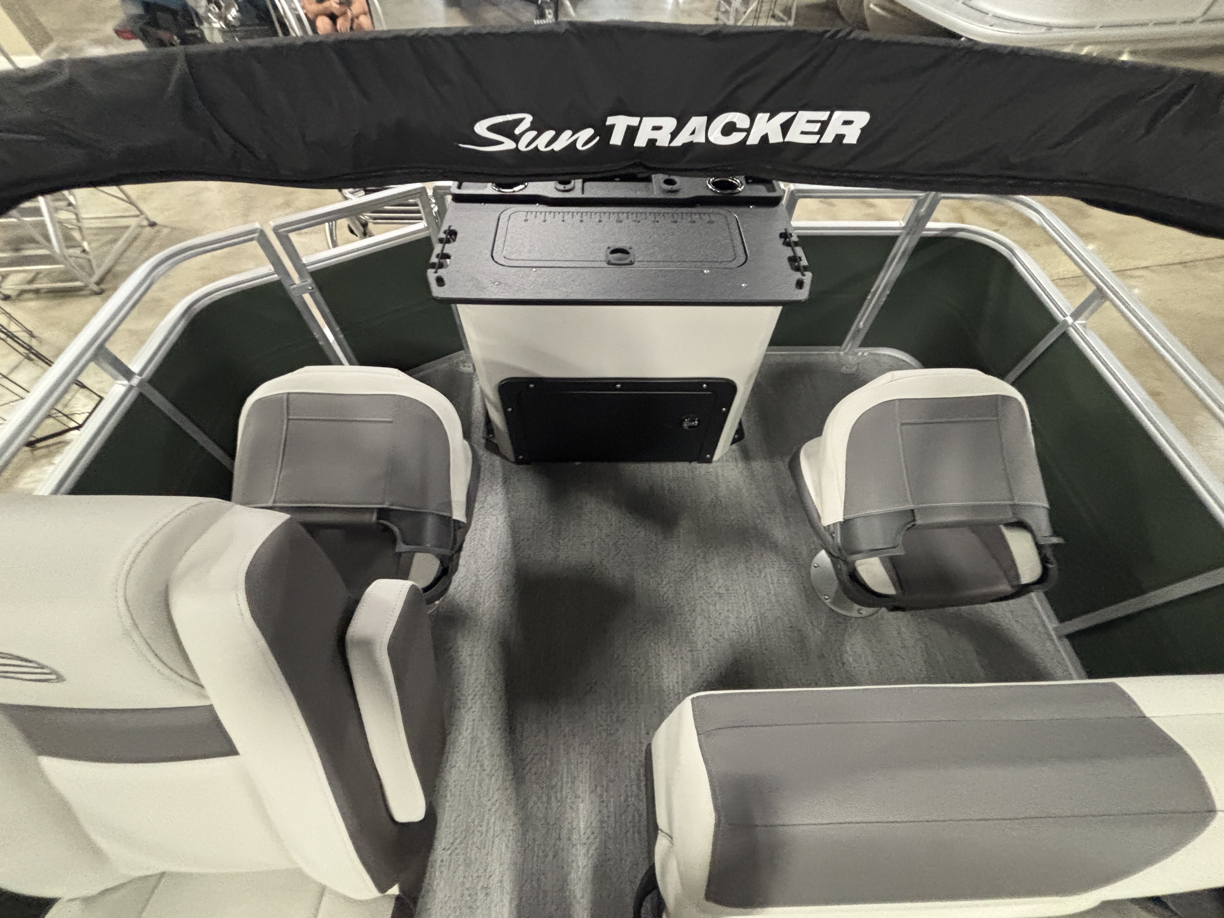 2027 Sun Tracker SFB20 PONTOON BOAT