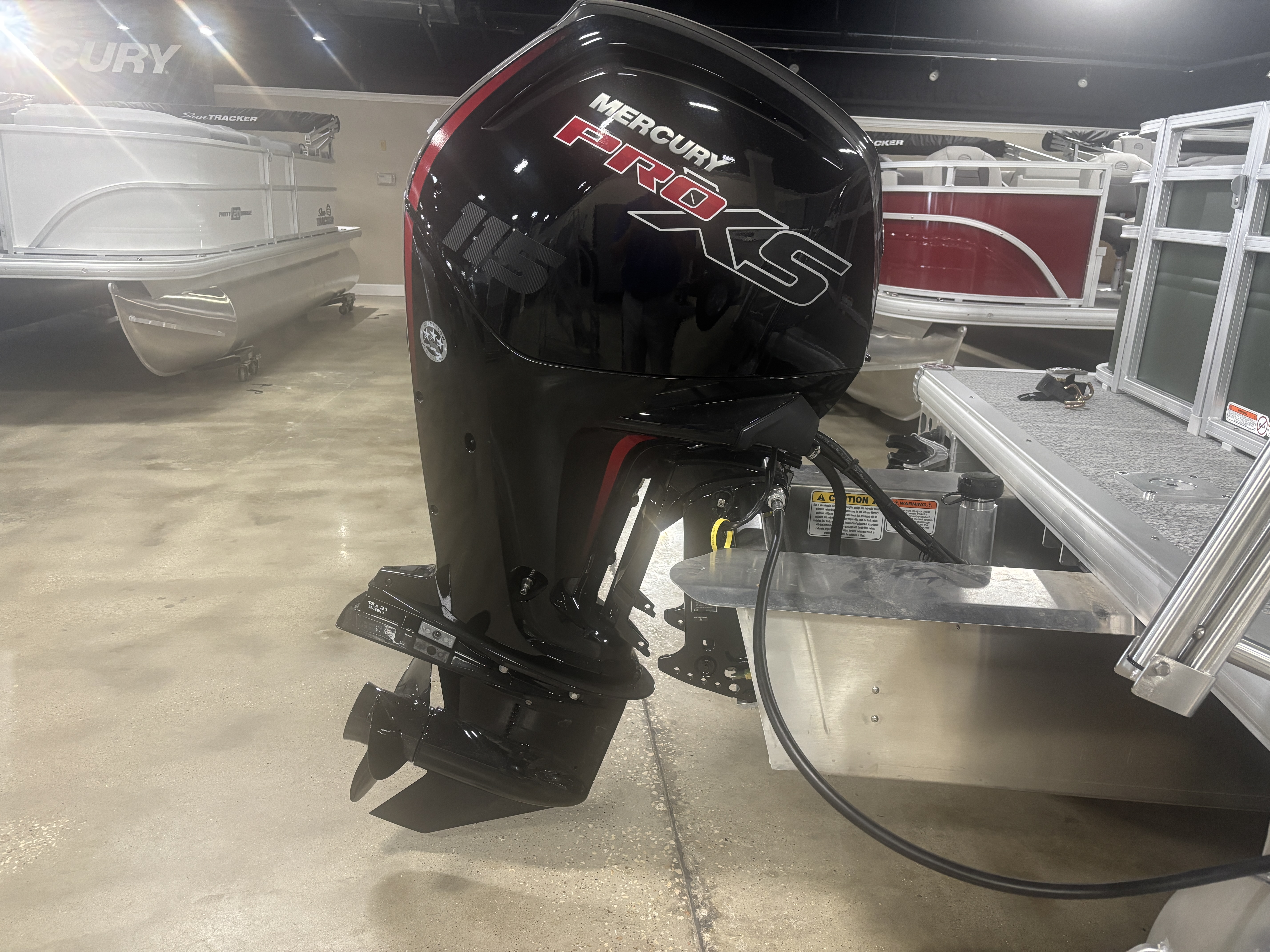 2027 Sun Tracker SFB20 PONTOON BOAT