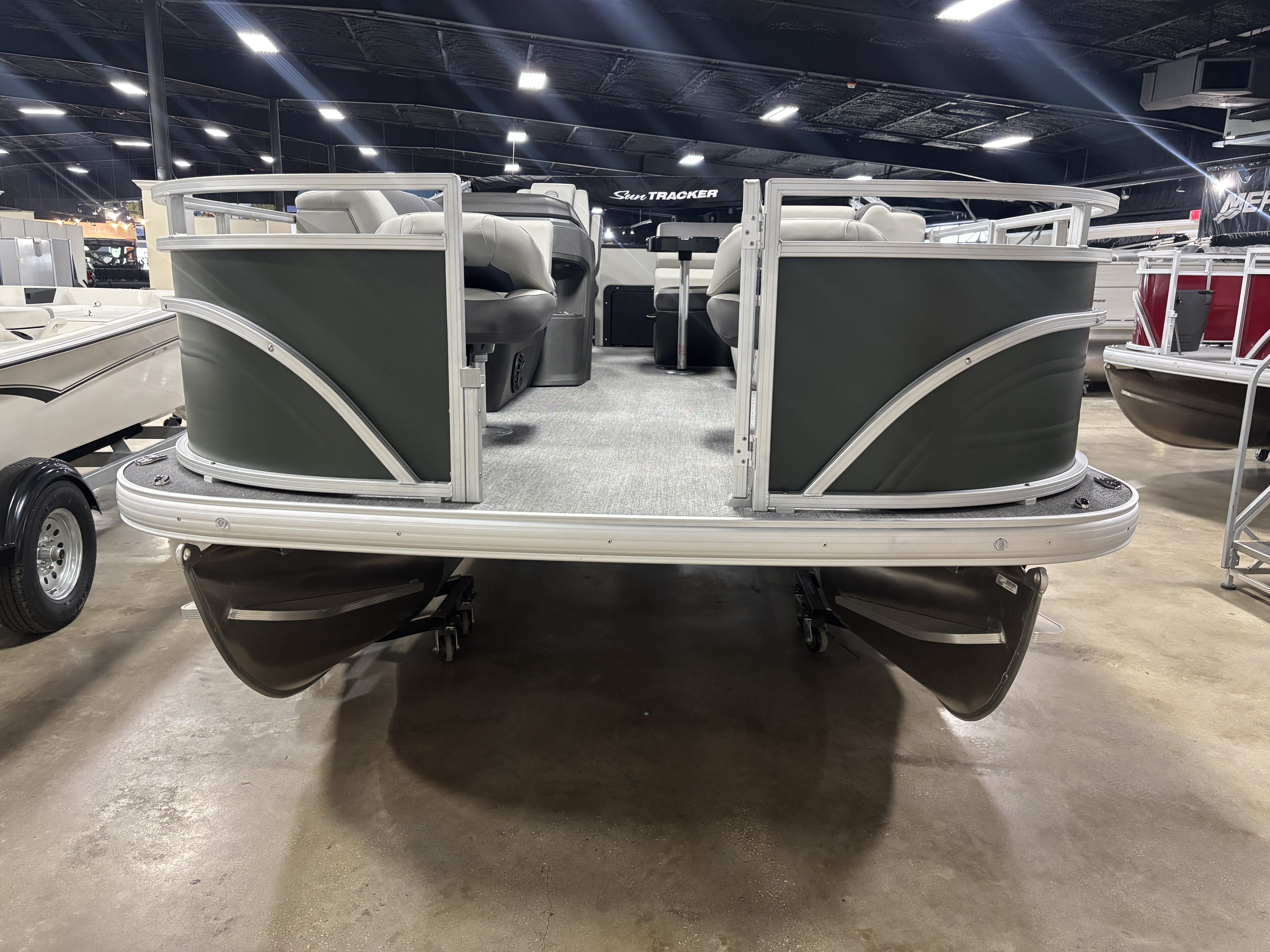 2027 Sun Tracker SFB20 PONTOON BOAT