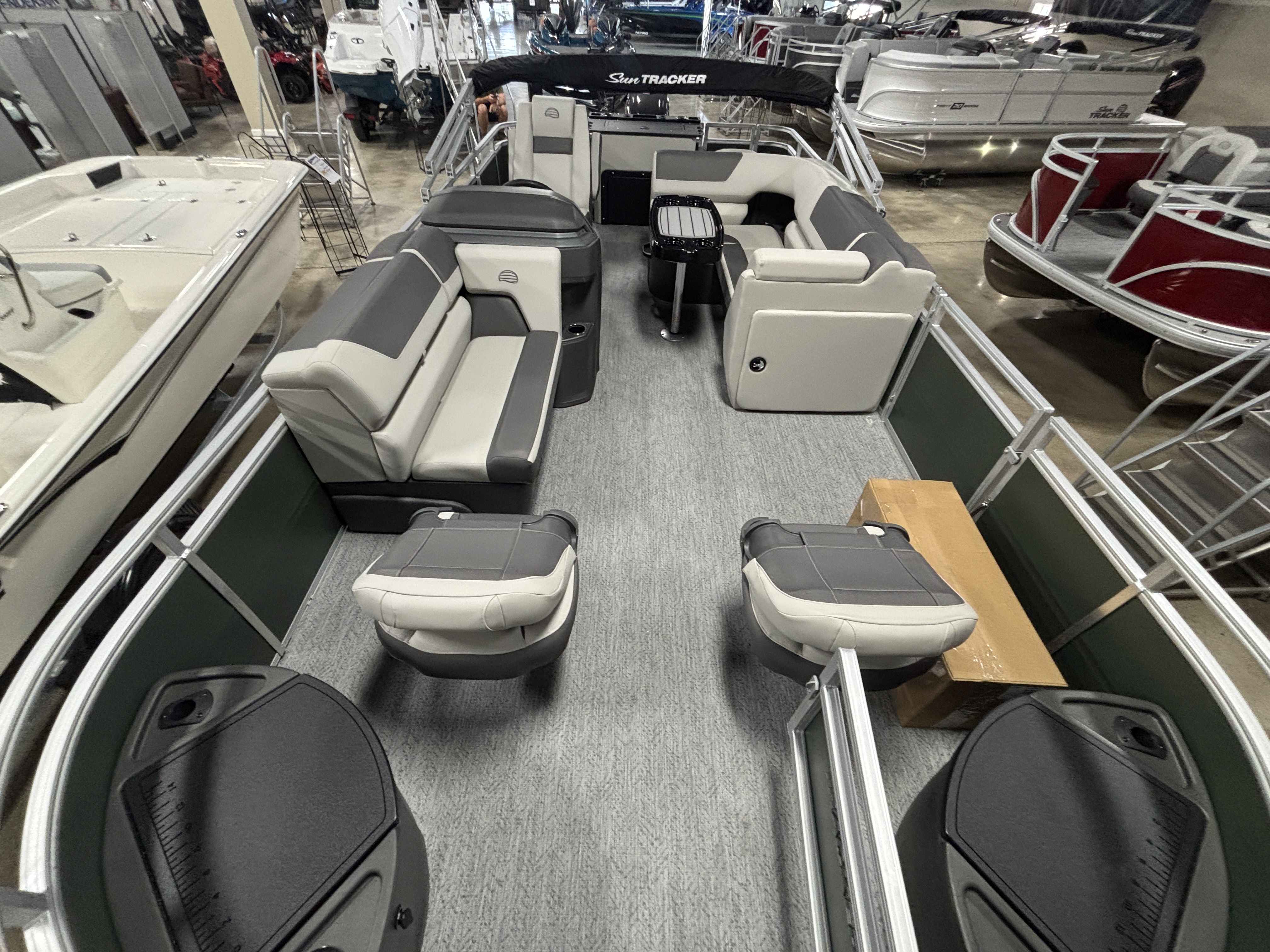 2027 Sun Tracker SFB20 PONTOON BOAT