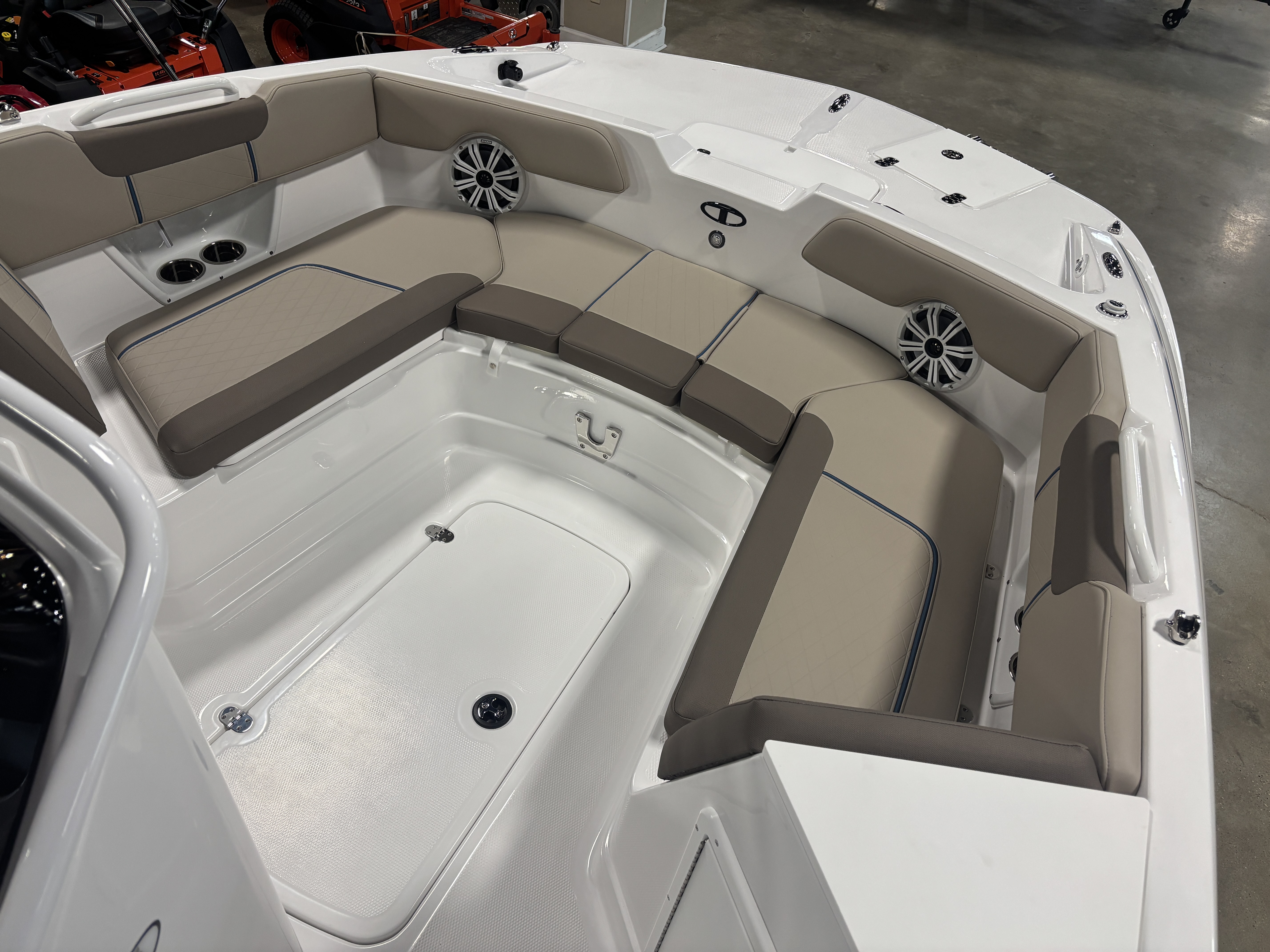 2027 Tahoe TAH2150CC SKI BOAT