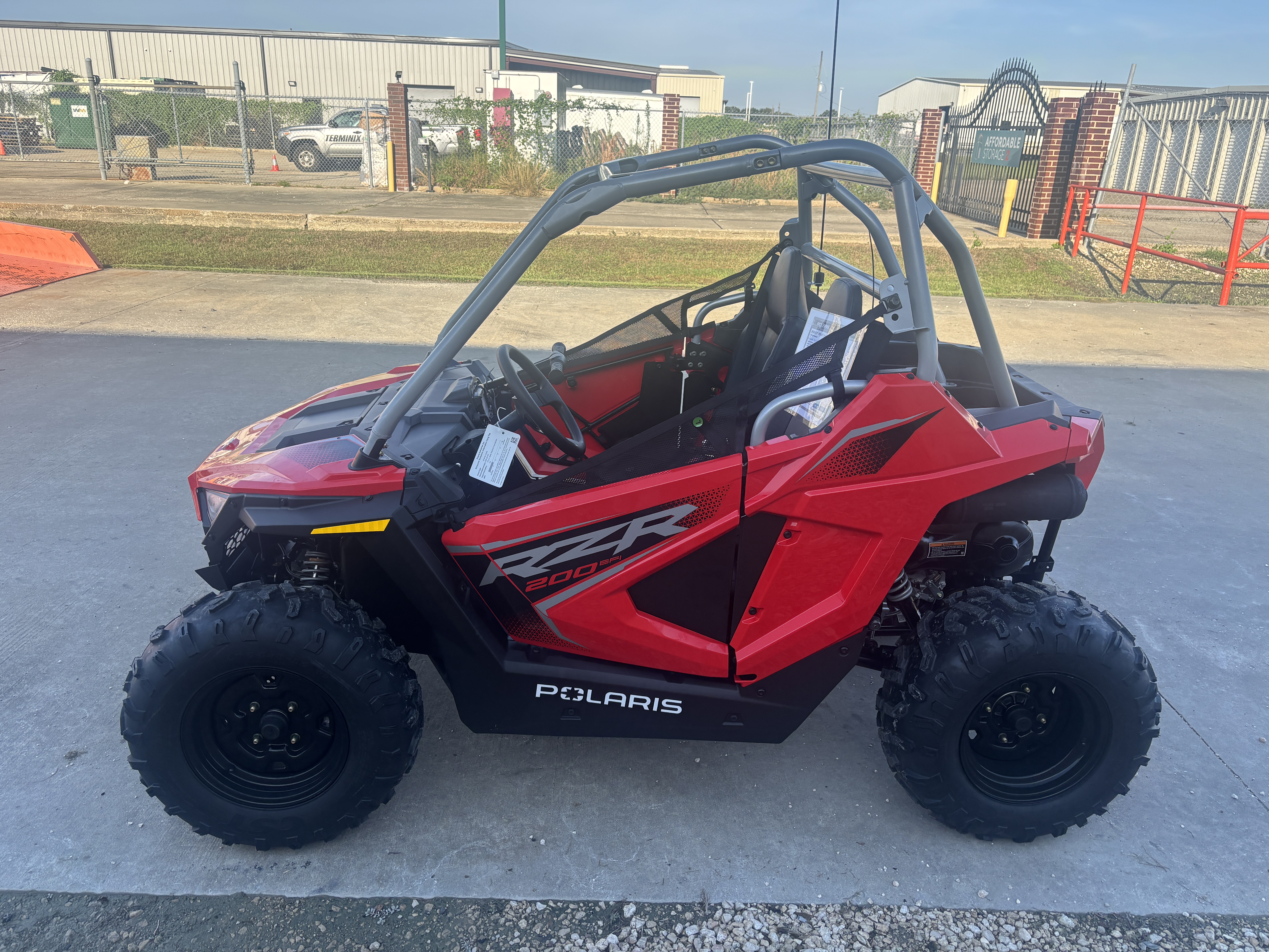 2026 POLARIS RZR 200 EFI Indy Red RTV