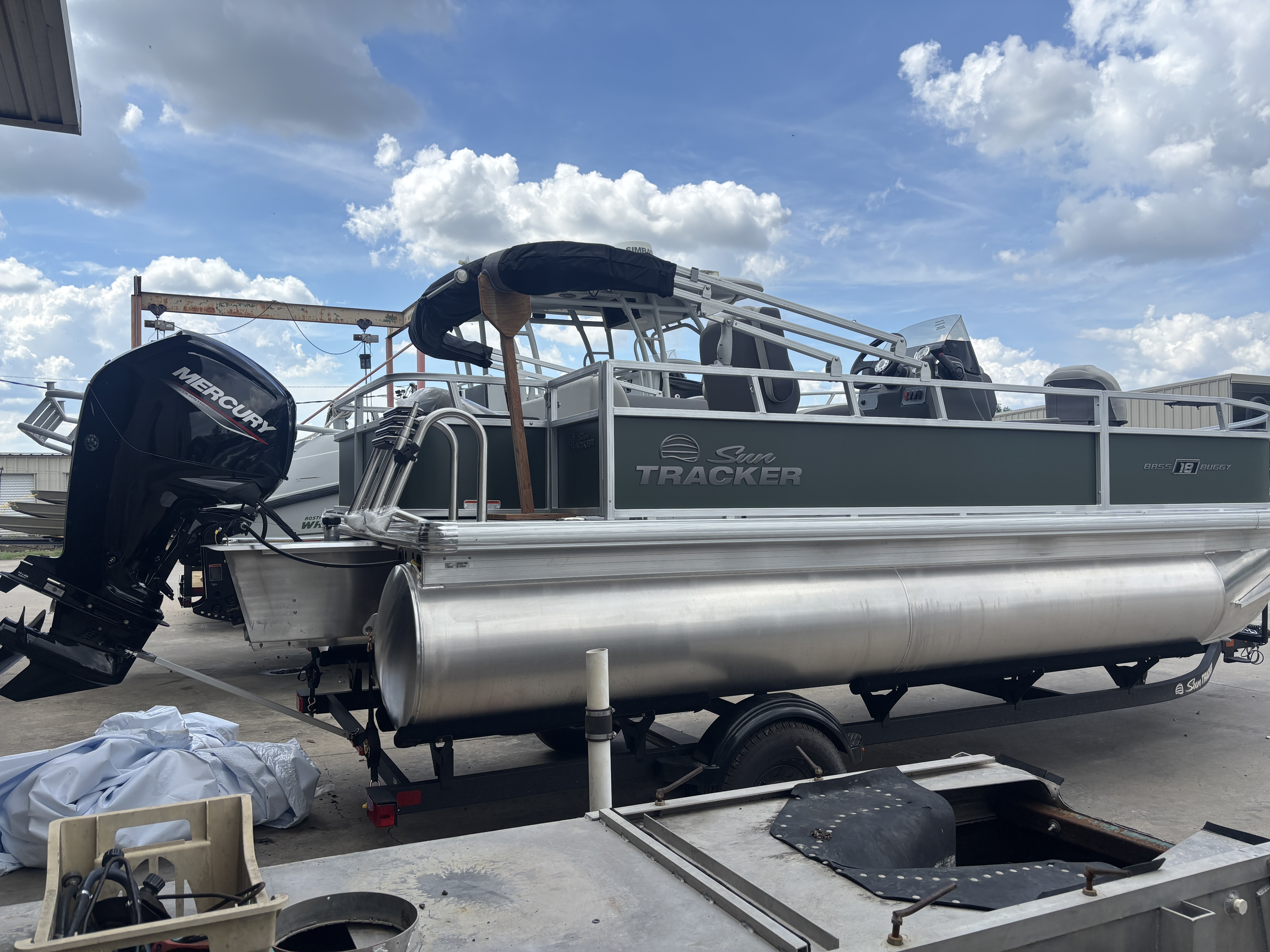 2027 Sun Tracker SBB18 PONTOON BOAT