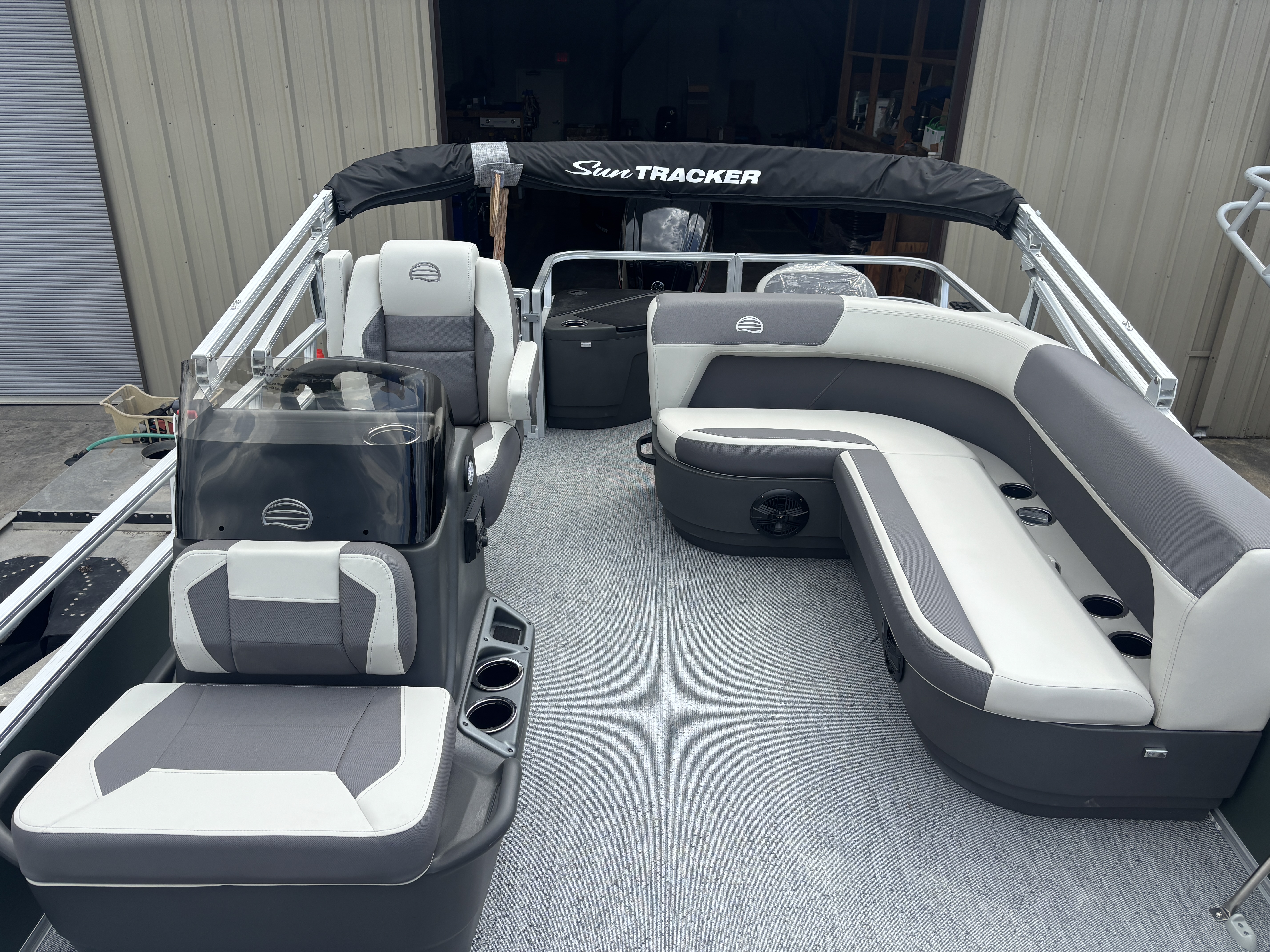 2027 Sun Tracker SBB18 PONTOON BOAT