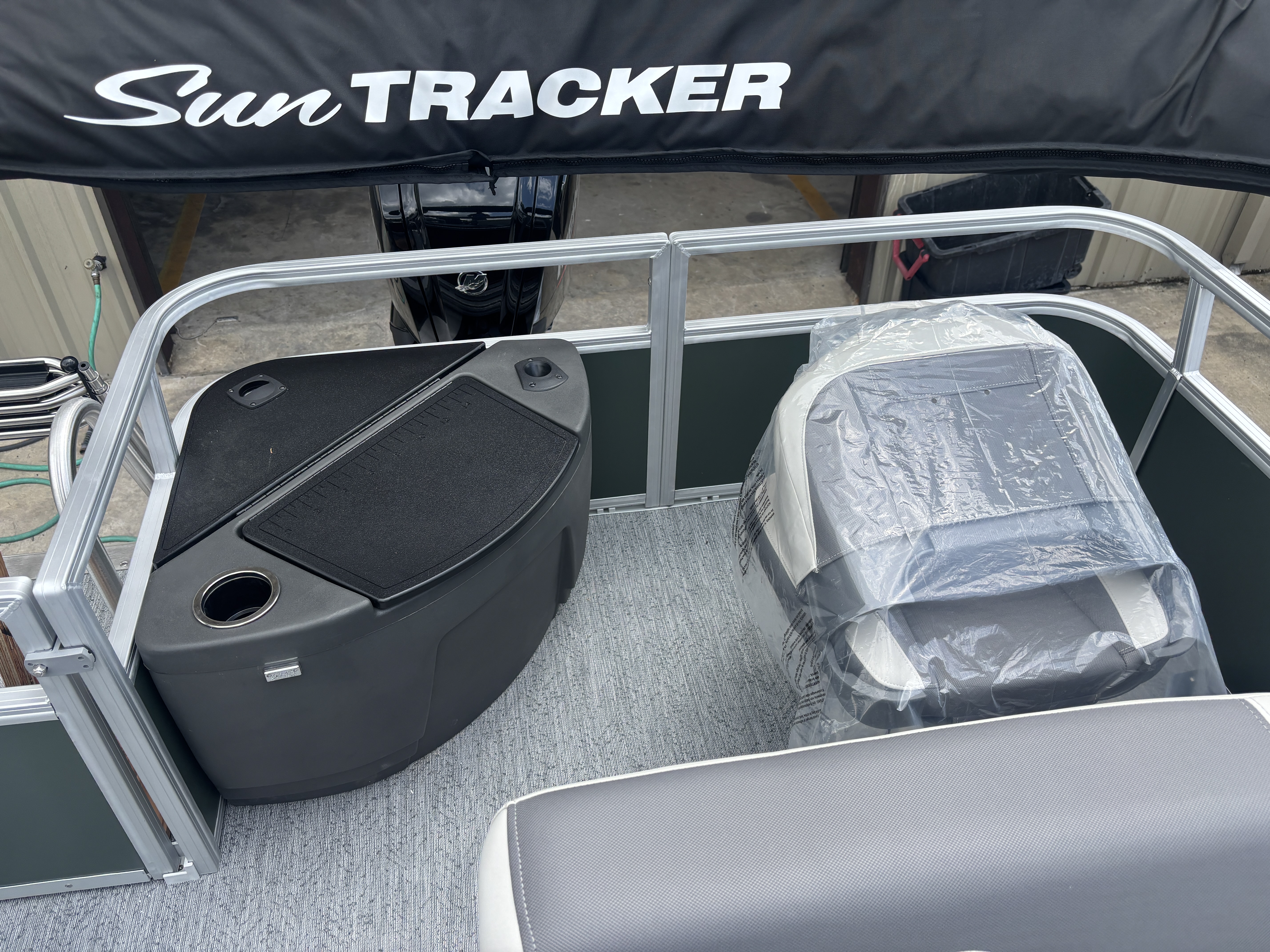 2027 Sun Tracker SBB18 PONTOON BOAT