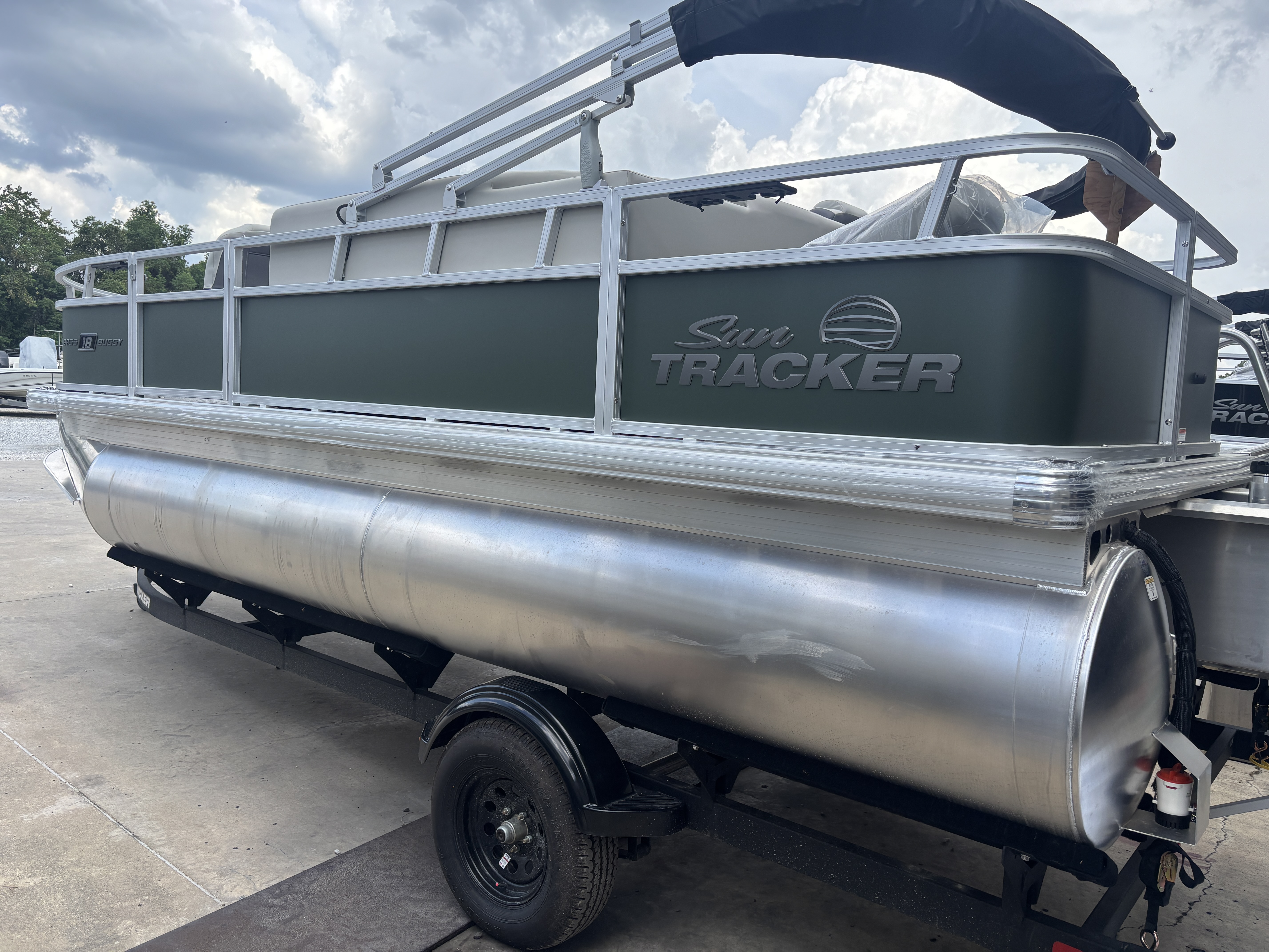 2027 Sun Tracker SBB18 PONTOON BOAT