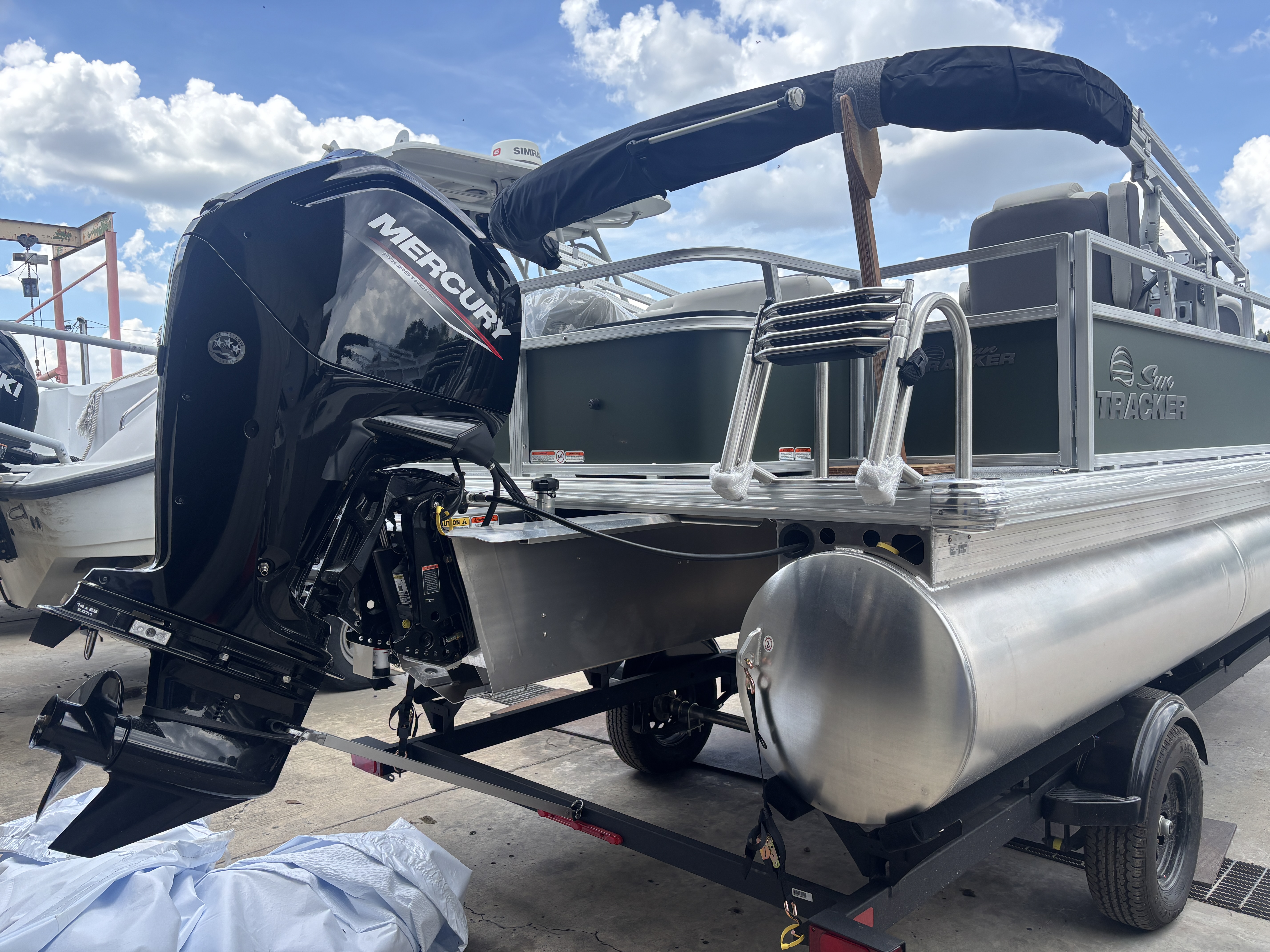 2027 Sun Tracker SBB18 PONTOON BOAT