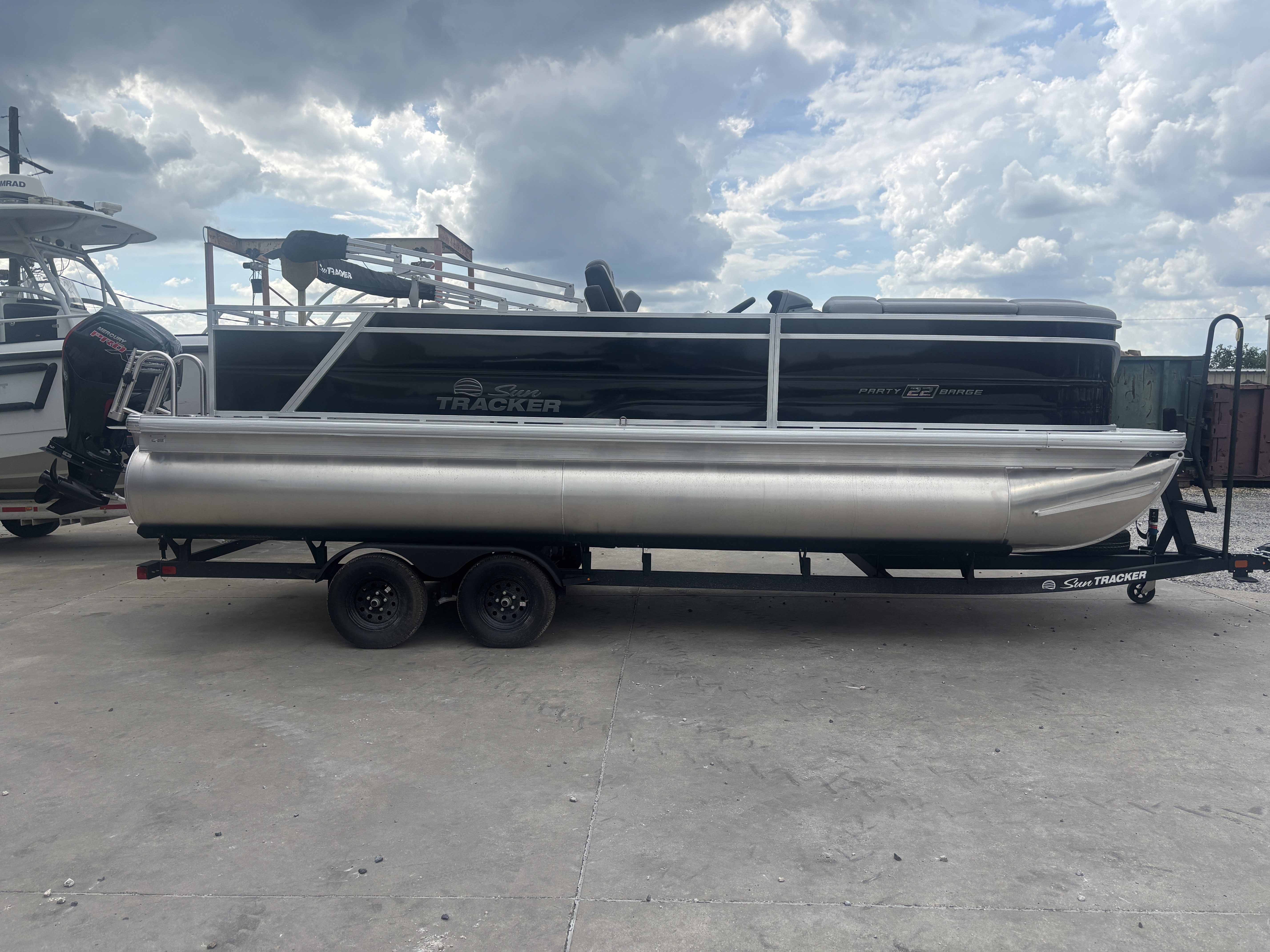 2027 Sun Tracker SPB22RF PONTOON BOAT